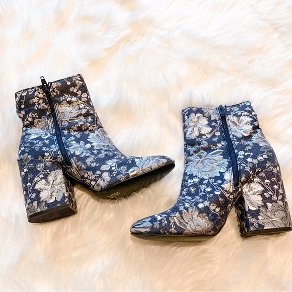 Merona Blue Silver Embroidered Floral Chunky Heel Ankle Boots 8.5 - Picture 3 of 6